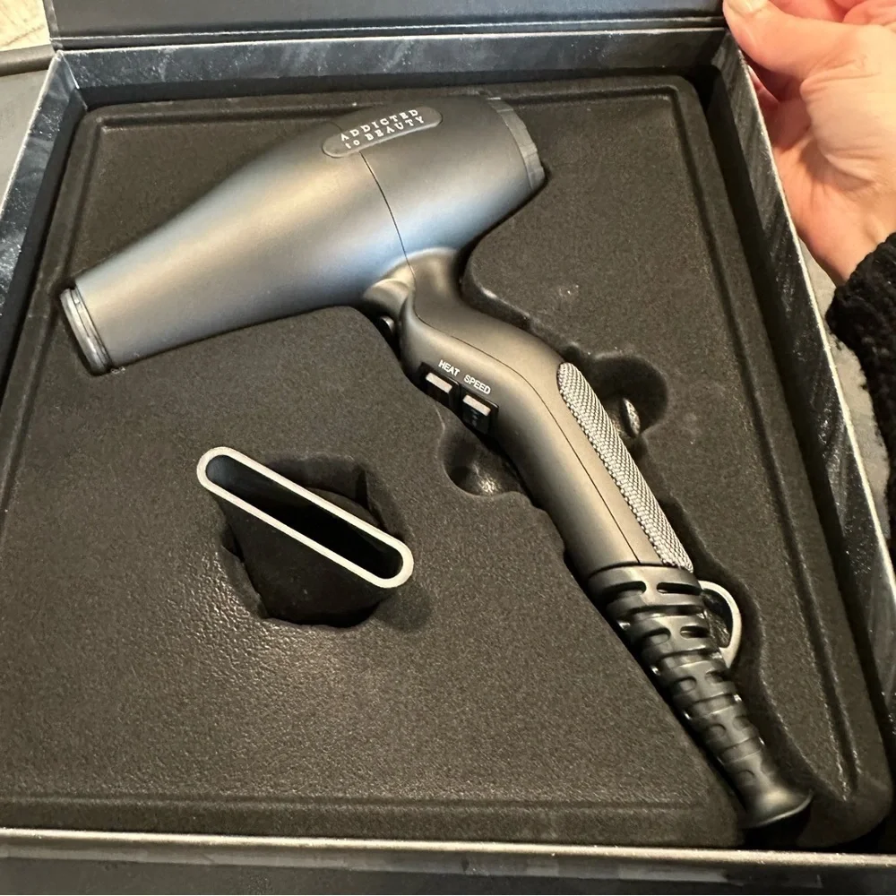 Black Hair Dryer‎ with Concentrator Nozzle Attachment #MC5